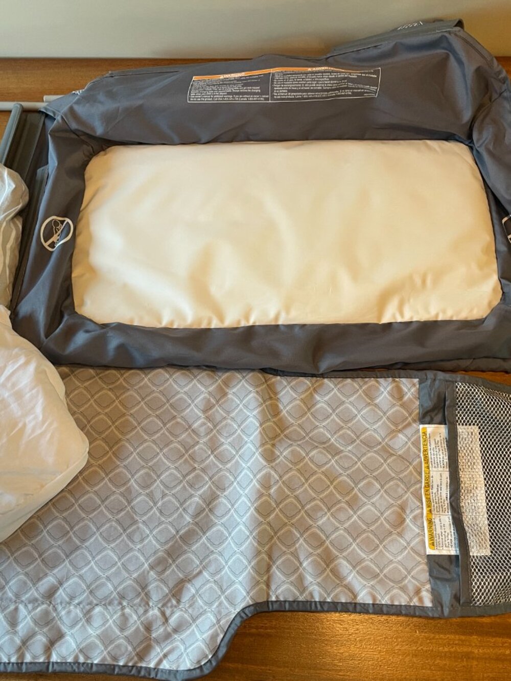 Graco Pack 'n Play diaper changing station Manor + bassinet sheets